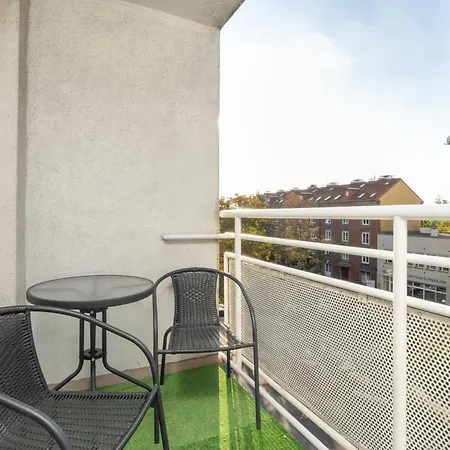 Stylish Near Hala Arena By Renters Apartamento