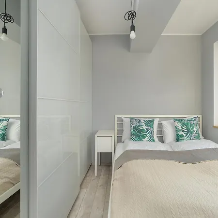 Stylish Near Hala Arena By Renters דירה