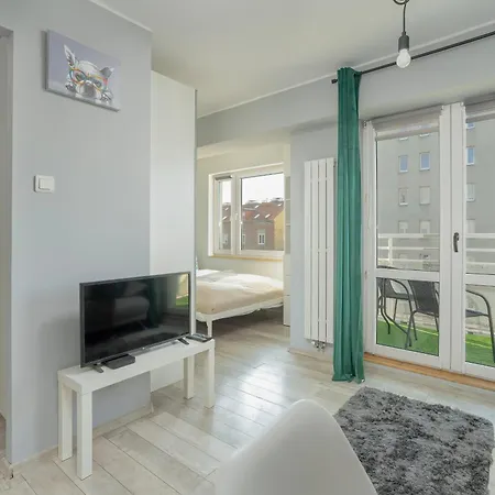 Stylish Near Hala Arena By Renters Apartamento