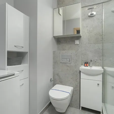 Stylish Near Hala Arena By Renters Lägenhet