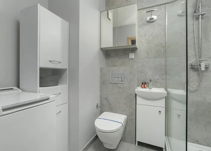 Stylish Near Hala Arena By Renters Apartment